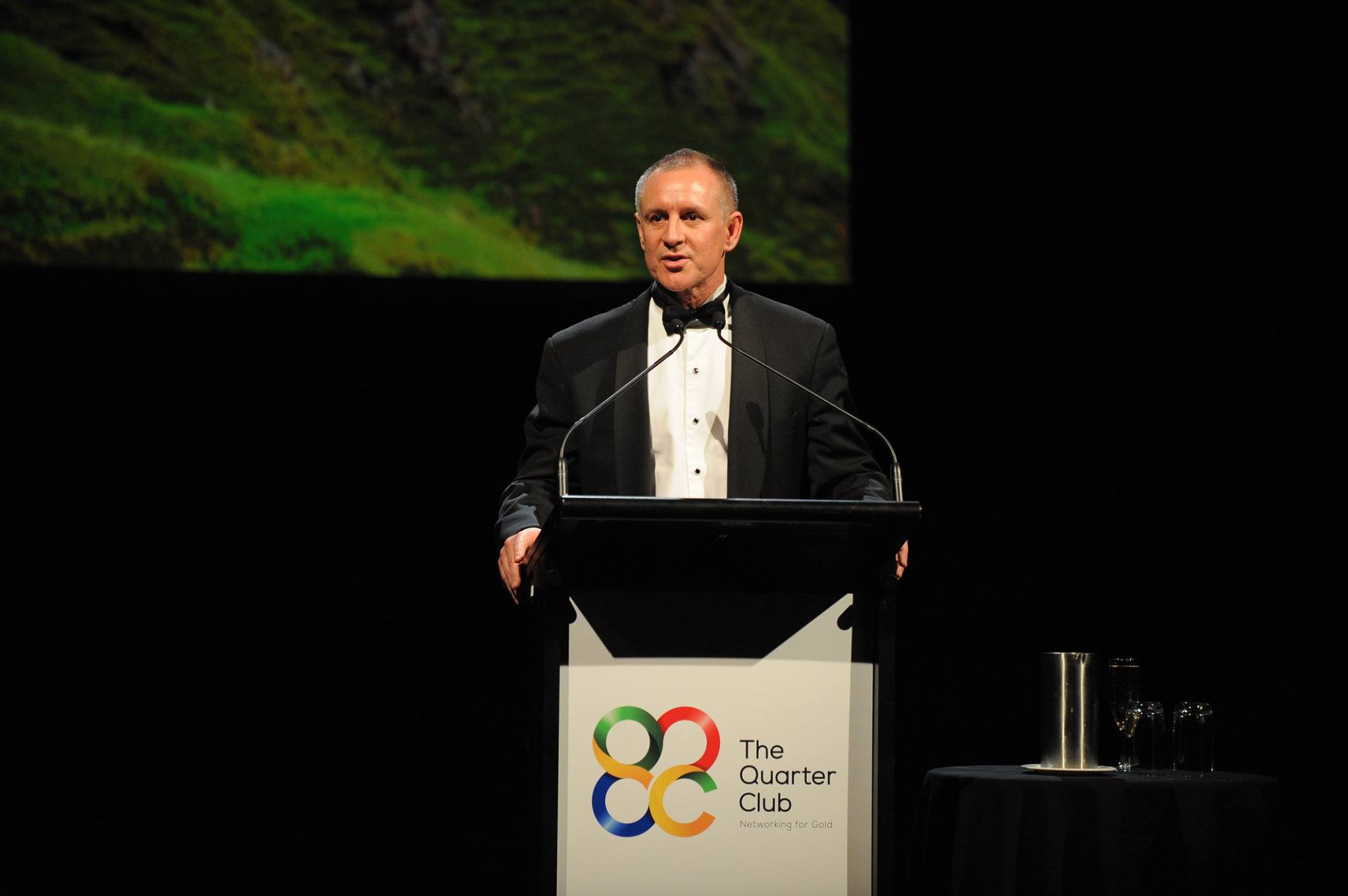 COMMERCIAL & HEAD SHOT PHOTOGRAPHY 